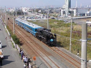 讃岐路にSL走る