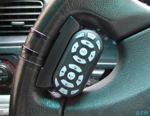 車にステアリング学習リモコンを取り付け