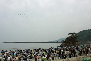 大社湾感謝祭 海原祭りブルーインパルス展示飛行
