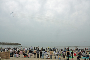 大社湾感謝祭 海原祭りブルーインパルス展示飛行