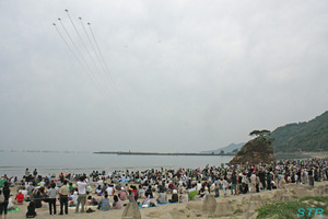 大社湾感謝祭 海原祭りブルーインパルス展示飛行