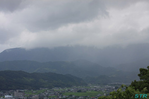 雨の小松島港祭りブルーインパルス展示飛行予行