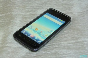 ドコモ LYNX 3D SH-03C 購入