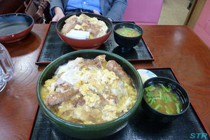 うどんバーガーとカツ丼の旅
