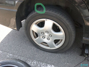 車のタイヤ 再びパンク