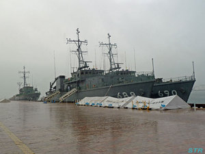 海上自衛隊 みやじま あいしま くめじま 日章旗・自衛艦旗掲揚