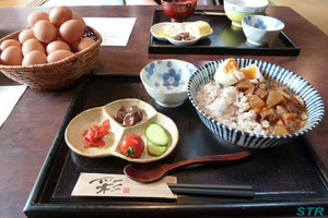 輝卵鈴で食事