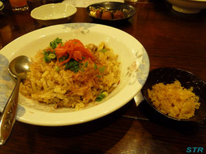 ぴっぴめしを食べる