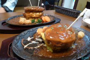 ステーキハンバーグ＆サラダバーけん で食事