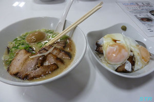 博多ラーメンなるの焼き豚たまご飯