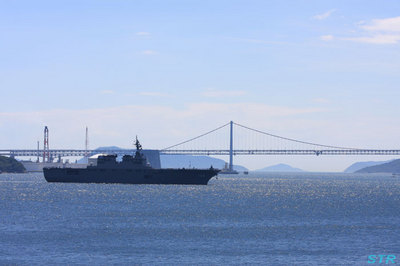 護衛艦いせ 出港
