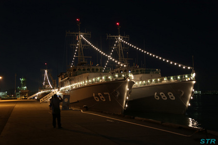 掃海母艦うらがと掃海艇3隻の電灯艦飾を見てきた