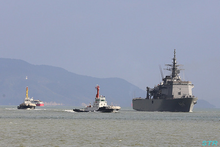 海上自衛隊掃海母艦ぶんごの入港を見る