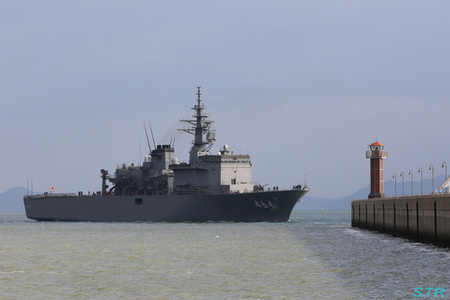 海上自衛隊掃海母艦ぶんごの入港を見る