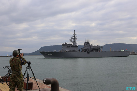海上自衛隊掃海母艦ぶんごの入港を見る