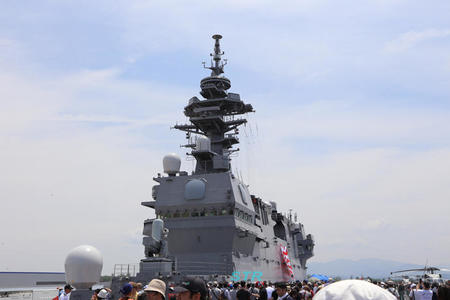 海上自衛隊護衛艦「かが」を見学
