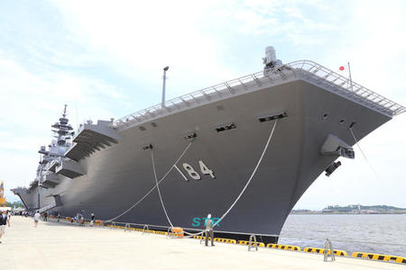 海上自衛隊護衛艦「かが」を見学