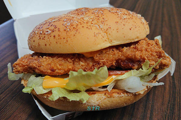 マクドナルドのデラックスチーズチキン