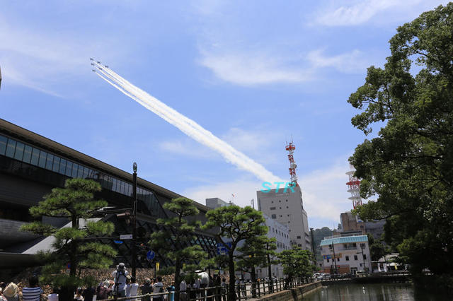 第65回よさこい祭りブルーインパルス展示飛行 前日予行
