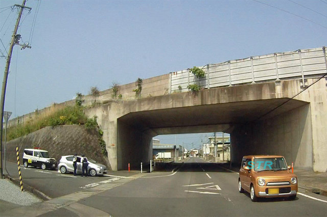 観音寺市大野原町大野原 高松自動車道側道での一時不停止違反取り締まり