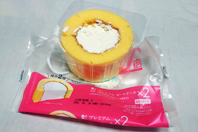 ローソンのプレミアムロールケーキX2