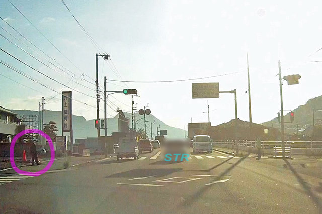 坂出市西庄町 県道33号線 八十場駅前交差点での交差点監視