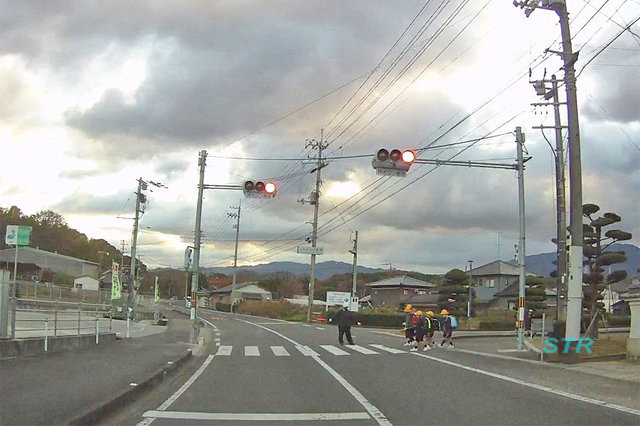 三豊市山本町大野 県道226号線 山本小学校前での交差点監視