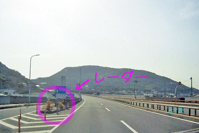 坂出市西庄町 国道11号下り車線 西庄高架橋でのネズミ捕り