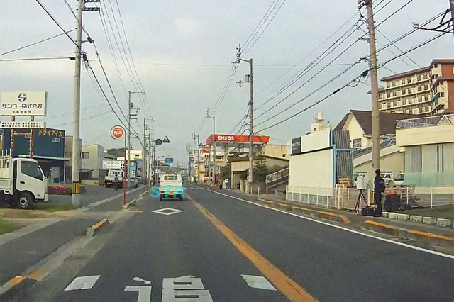 丸亀市土器町東 県道33号上り車線 バースデイ丸亀店前での可搬式オービスによる速度違反取り締まり