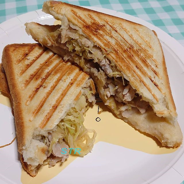 ホットサンドメーカーですき焼き風サンドを作る