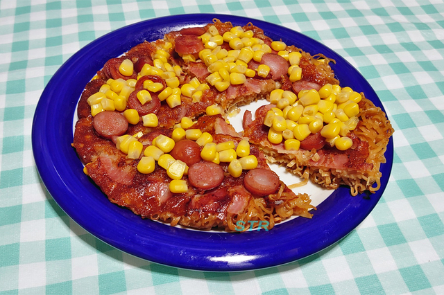 チキンラーメンピザ風を作る