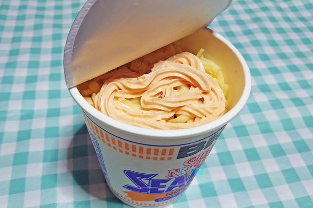明太マヨチーズマシマシシーフードカルボナーラを作る