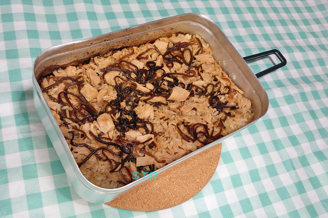 メスティンでツナと塩昆布の炊き込みご飯を作る