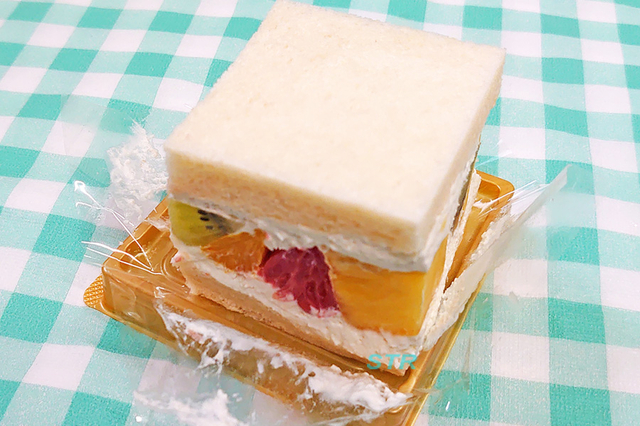 Juice&Sand 13℃ utazu 2nd の「ALLスター」を食べる