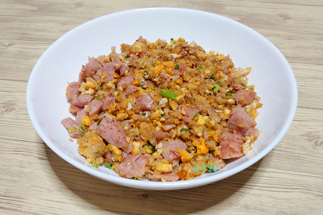 オートミールスパムチャーハンを作る