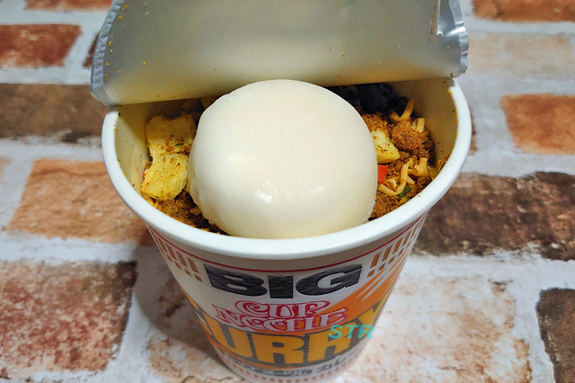 雪見カレーヌードルを作る