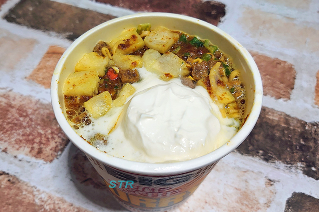 雪見カレーヌードルを作る