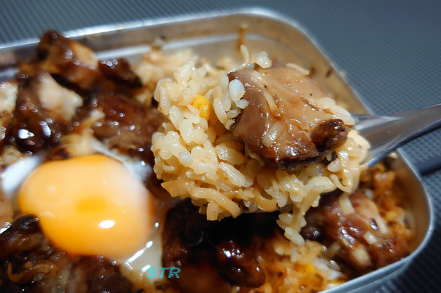 メスティンで焼き鳥とチキンラーメン屋台のやきとり味飯を作る
