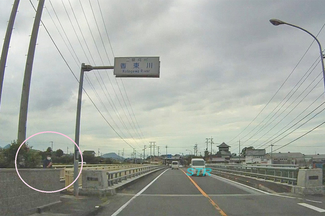 高松市香川町川東下 県道13号下り車線 城渡橋でのシートベルト取り締まり