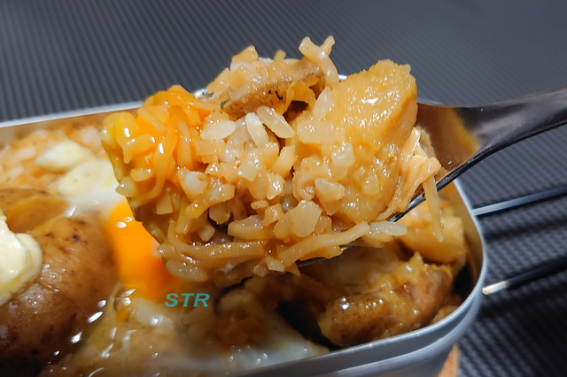メスティンでチキンラーメン屋台のじゃがバター味飯を作る