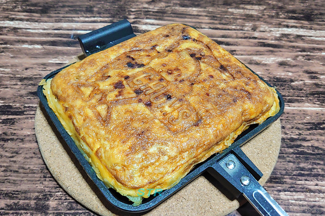 ホットサンドメーカーでチキンラーメンポテトチーズオートミールオムレツを作る