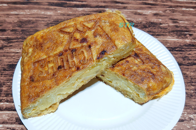 ホットサンドメーカーでチキンラーメンポテトチーズオートミールオムレツを作る