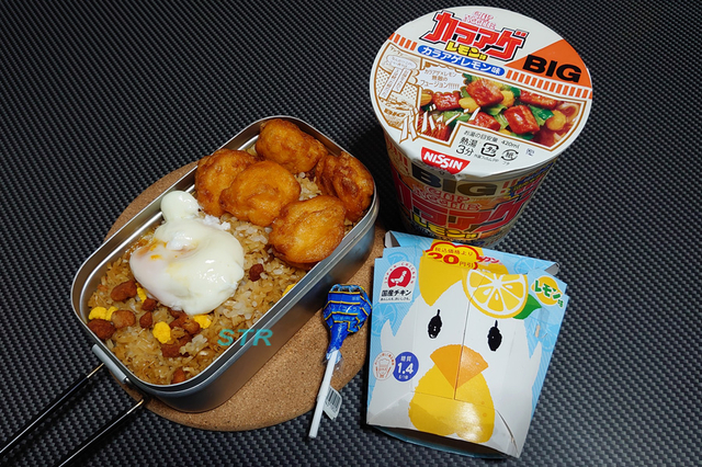 メスティンでカップヌードルカラアゲレモン飯を作る