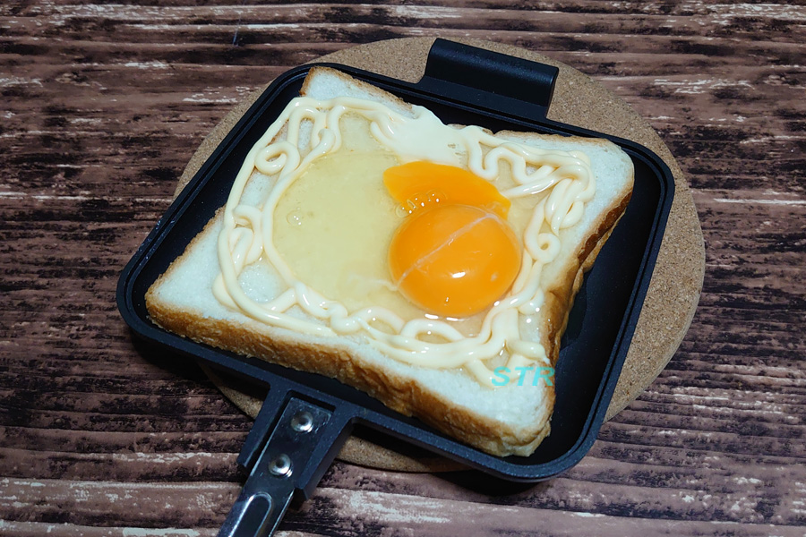 ホットサンドメーカーでマヨネーズたまごサンドを作る