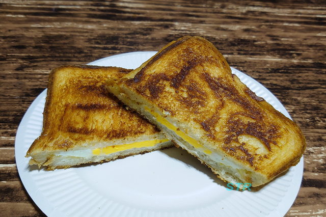 ホットサンドメーカーでマヨネーズたまごサンドを作る