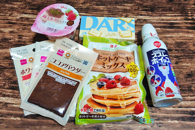 ホットサンドメーカーで苺ミルクショコラプリンホットケーキを作る