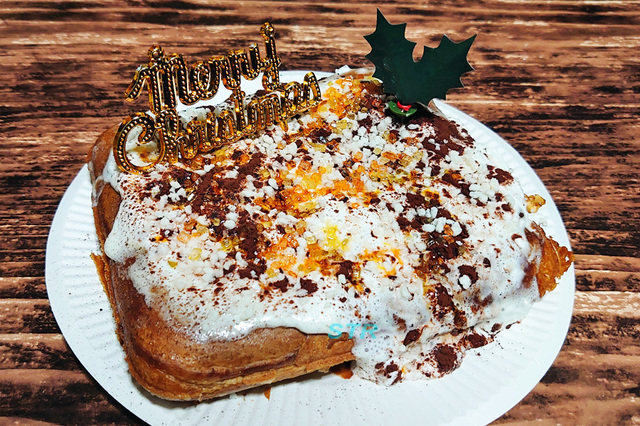 ホットサンドメーカーで苺ミルクショコラプリンホットケーキを作る