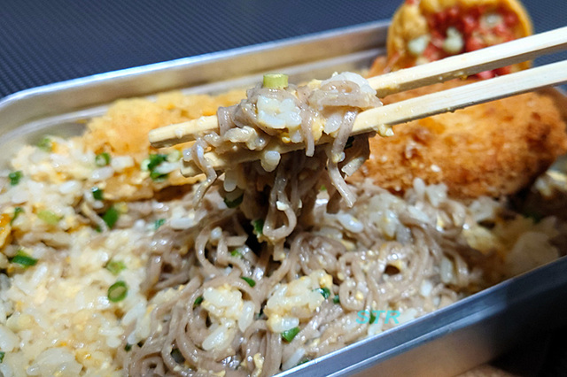 メスティンで年越し卵とじそば丼を作る