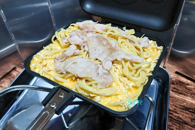 ホットサンドメーカーでそば入りオートミールお好み焼きを作る