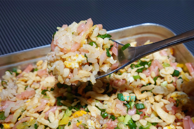 メスティンでぴっぴ飯風炊き込みご飯を作る